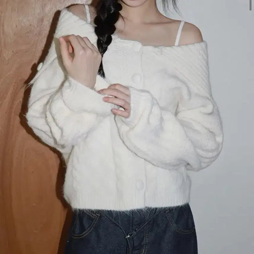 [BUNJANG] Shift Eight Cara Off-Shoulder Cable Knit Long Sleeve Wool Sweater / 시프트에잇 카라 오프숄더 꽈배기 긴팔 울 니트