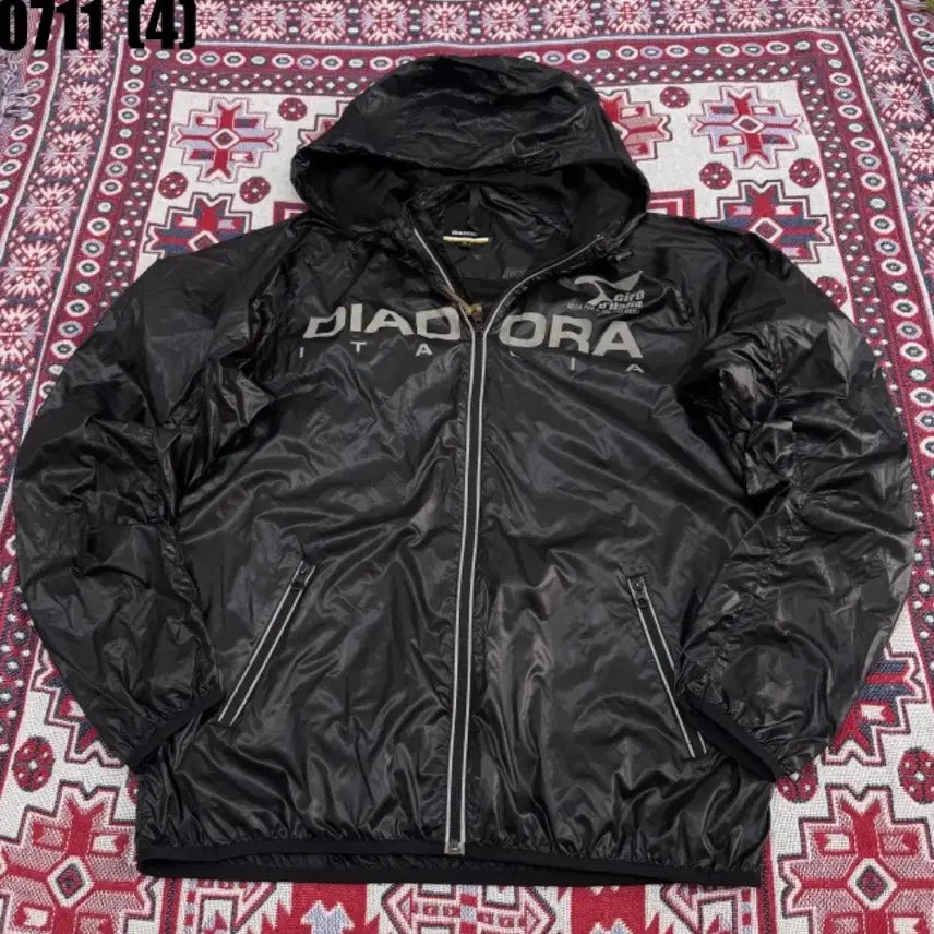 [BUNJANG] Diadora Black Windbreaker / 디아도라 바람막이 블랙
