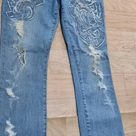 [BUNJANG] OBJET Kang In-young Damage Jeans Size 2 / 오브제강인영 데미지 청바지 2(66)