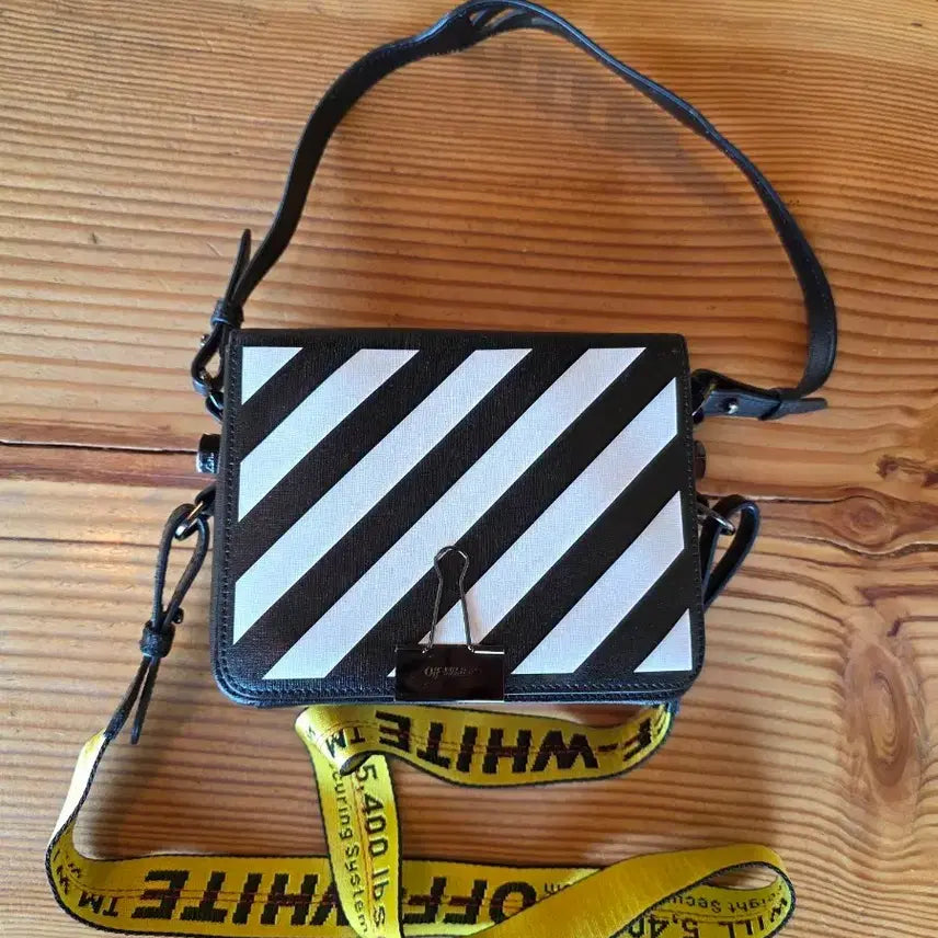 [BUNJANG] Off-White Crossbody Bag Black/White Stripe / 오프화이트 크로스백 블랙/화이트 스트라이프