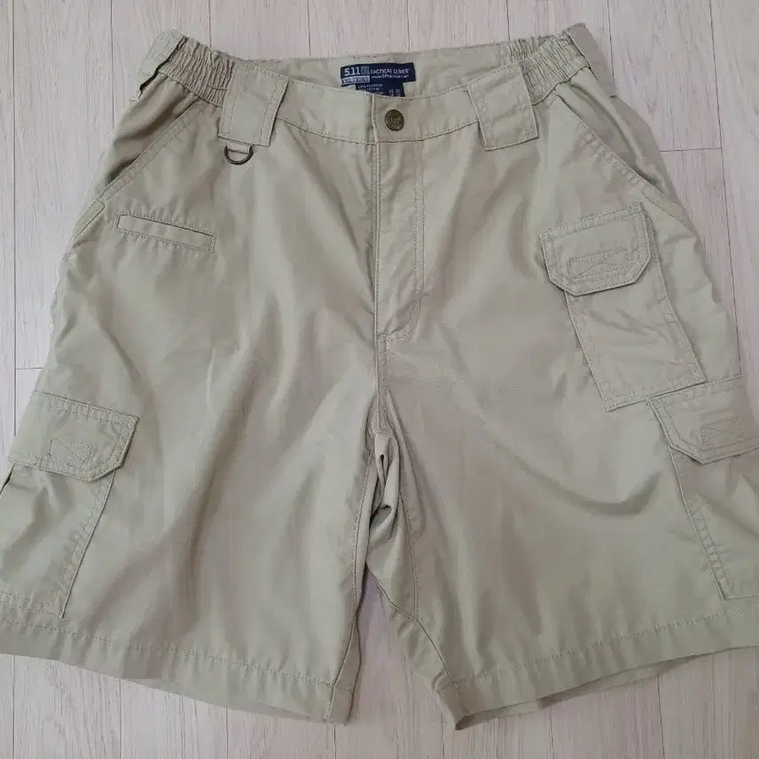 [BUNJANG] 5.11 Tactical Beige Cargo Shorts / 5.11 택티컬 반바지 베이지색