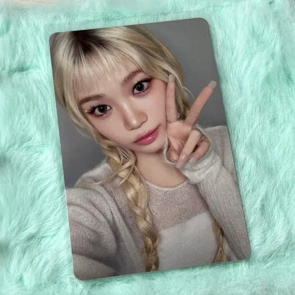 [BUNJANG] LE SSERAFIM Kim Chaewon HOT Universal Compact Version POB / 르세라핌 핫 유니버셜 컴팩트 버전 특전 김채원 포카 양도 hot