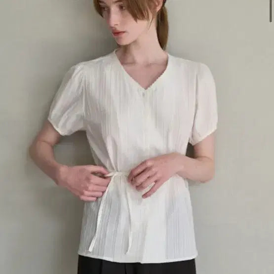 [BUNJANG] Voiviet Women Lace String Short Sleeve Blouse / 브아빗포우먼 레이스 스트링 반팔 블라우스
