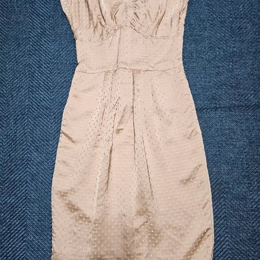 [BUNJANG] Moschino Embossed Dot Dress Beige / 모스키노 엠보싱 도트 원피스 베이지