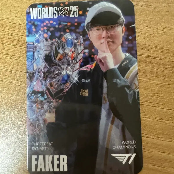 [BUNJANG] T1 Faker Worlds 25 Victory Commemorative Card / MSI대전 팬페스타 T1 페이커 월즈25 우승 기념 카드