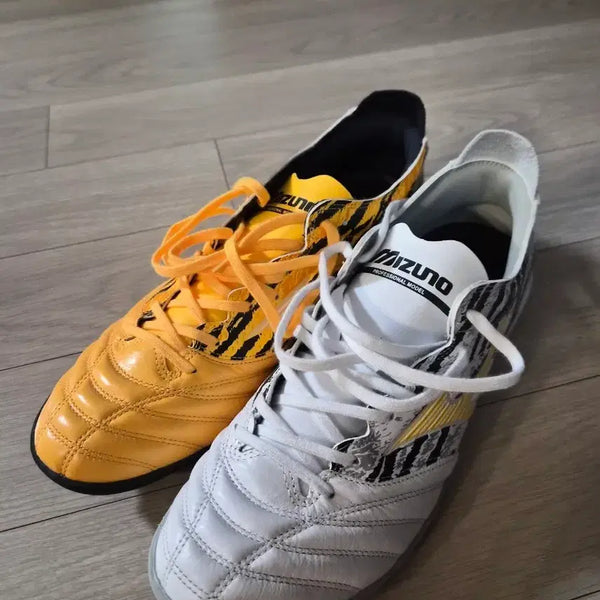 [BUNJANG] Mizuno Futsal Shoes 260 Tiger Pattern / 미즈노 풋살화 260사이즈 판매합니다.(호랑이 무늬)