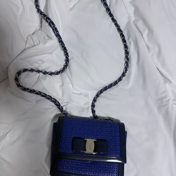 [BUNJANG] Ferragamo Vara Chain Mini Crossbody Bag / 페라가모 바비 체인 크로스백 블루