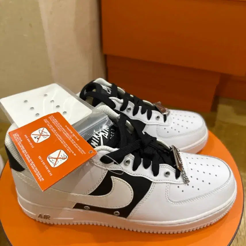 [BUNJANG] Nike Air Force 1 '07 Premium White Black Silver Chain Sneakers / 나이키 에어포스1 07 프리미엄 화이트 블랙 실버체인 255사이즈