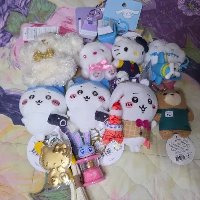 [BUNJANG] Sanrio & Chiikawa Character Keychains (Hello Kitty, Kuromi, Cinnamoroll, Pompompurin) / 산리오, 치이카와 캐릭터 키링 헬로키티 쿠로미 시나모롤 폼폼푸린