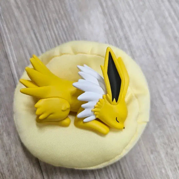 [BUNJANG] Sleeping Jolteon Figure / 잠자는 이브이 쥬피썬더 피규어