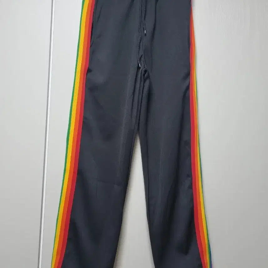 [BUNJANG] Rainbow Sideline Training Pants Black / 트레이닝팬츠 레인보우 사이드라인 블랙
