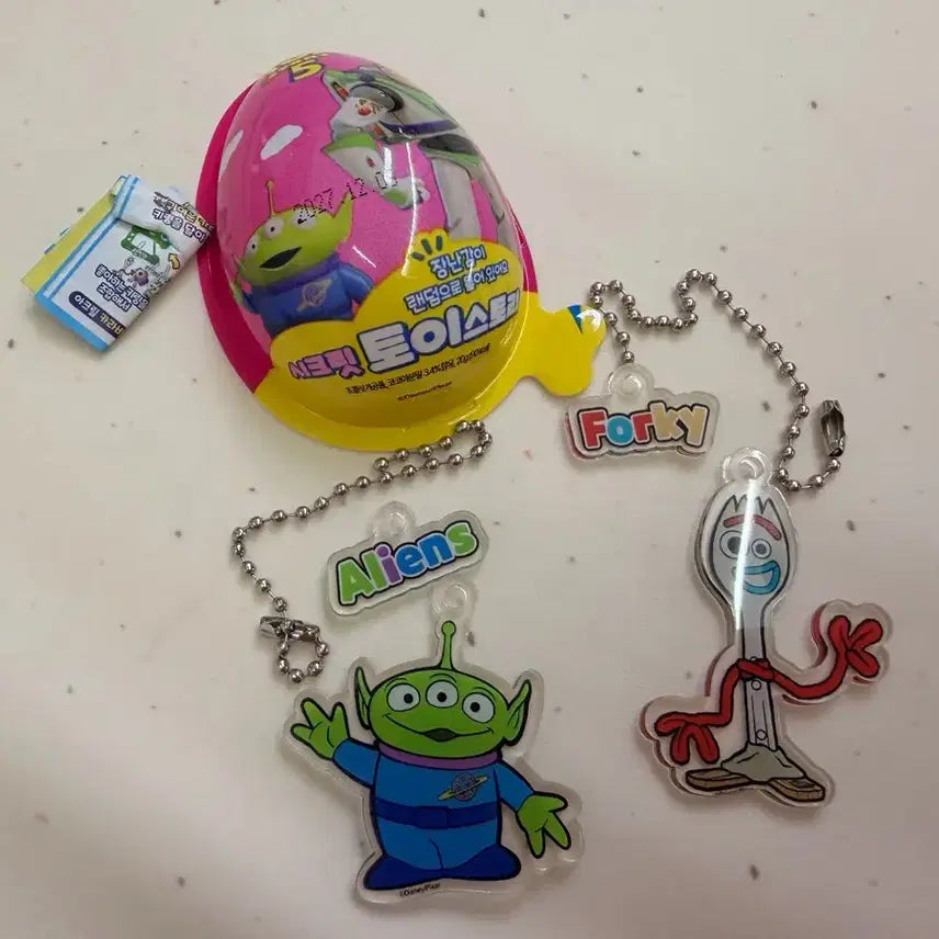 [BUNJANG] Kinder Joy Toy Story "Forky & Alien" Figure Keychain Set / 킨더조이 토이스토리 랜덤 피규어 열쇠고리/포키+에일리언