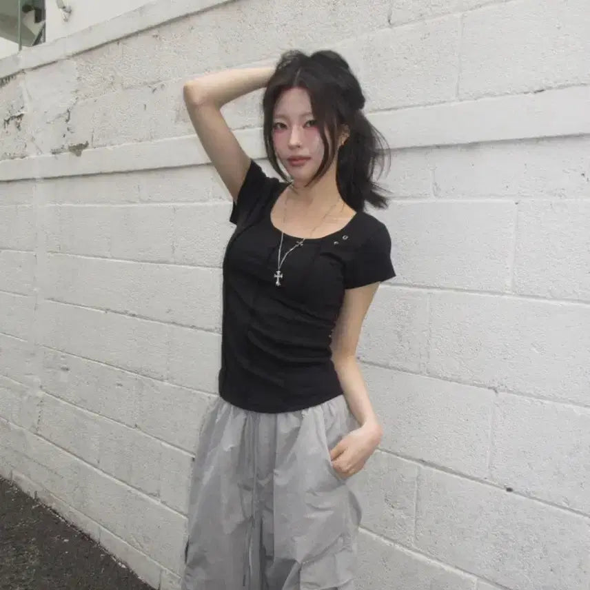 [BUNJANG] Mood Label Double Eyelet Cutout Short Sleeve T-Shirt Black / (새상품) 무드라벨 더블 아일렛 절개 반팔 티셔츠 / 가격 내림 X