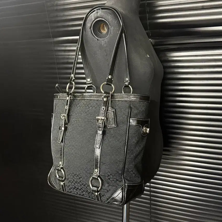 [BUNJANG] Coach Black Enamel Leather Ring Buckle Shopper Shoulder Bag / 코치 블랙 에나멜 가죽 링 쇼퍼백 숄더백 바게트백 호보백 버클백 캔버스
