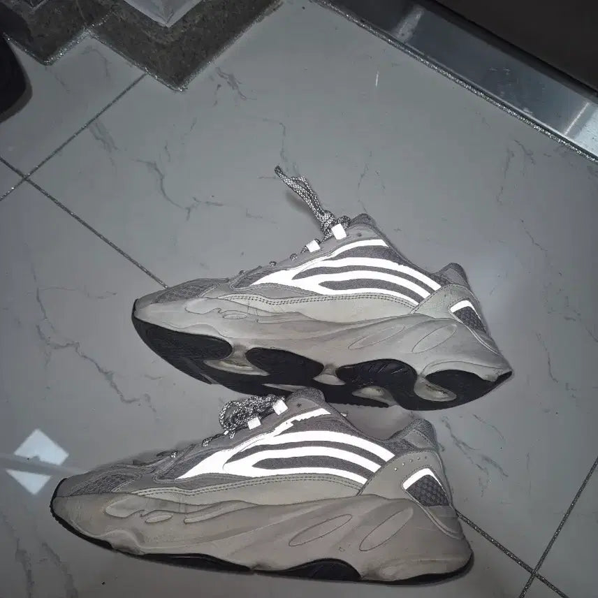 [BUNJANG] Adidas Yeezy Boost 700 Static OG / (풀박! 정품) 이지부스트 700  og 스태틱  280