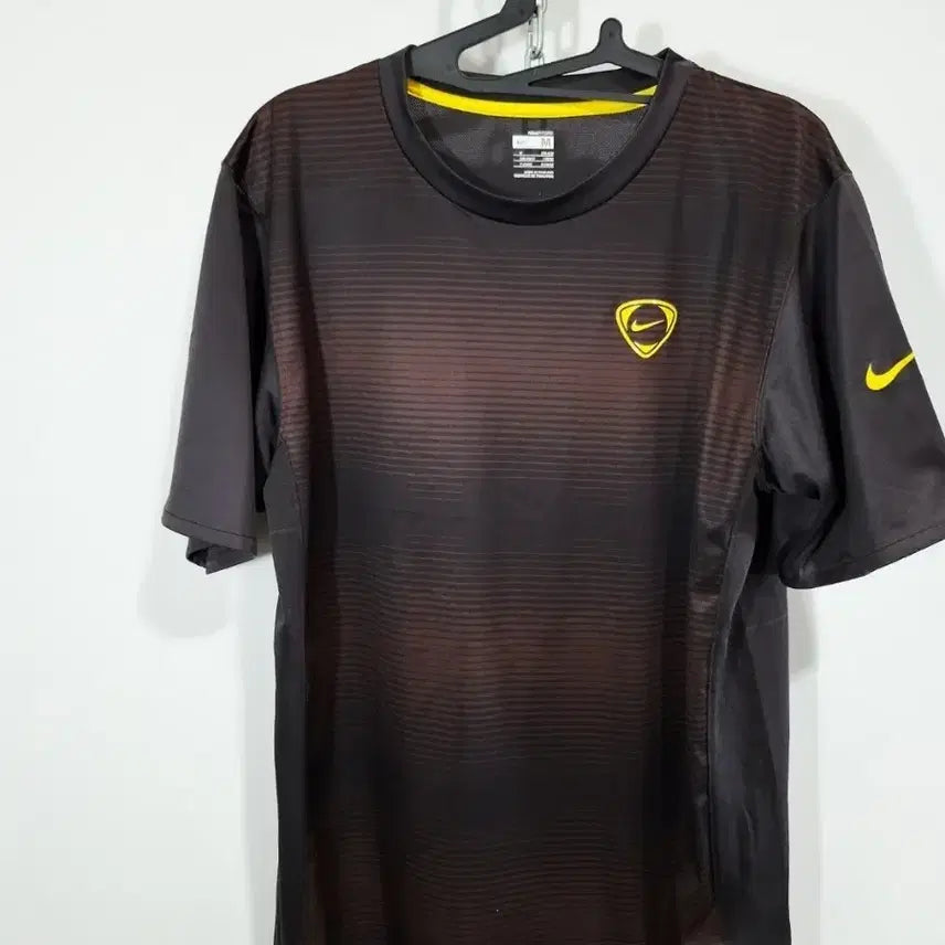 [BUNJANG] Nike Dri-FIT Short Sleeve T-Shirt Yellow/Black / 나이키 드라이핏 반팔 티셔츠 옐로우/블랙