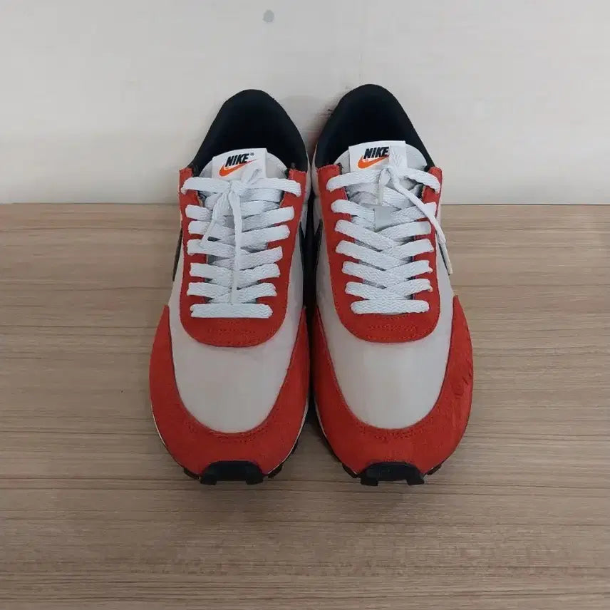 [BUNJANG] Nike Men's Daybreak Pure Platinum Red Suede Sneakers (285) / 남성 나이키 데이브레이크 퓨어 플래티넘 레드 운동화 (285)