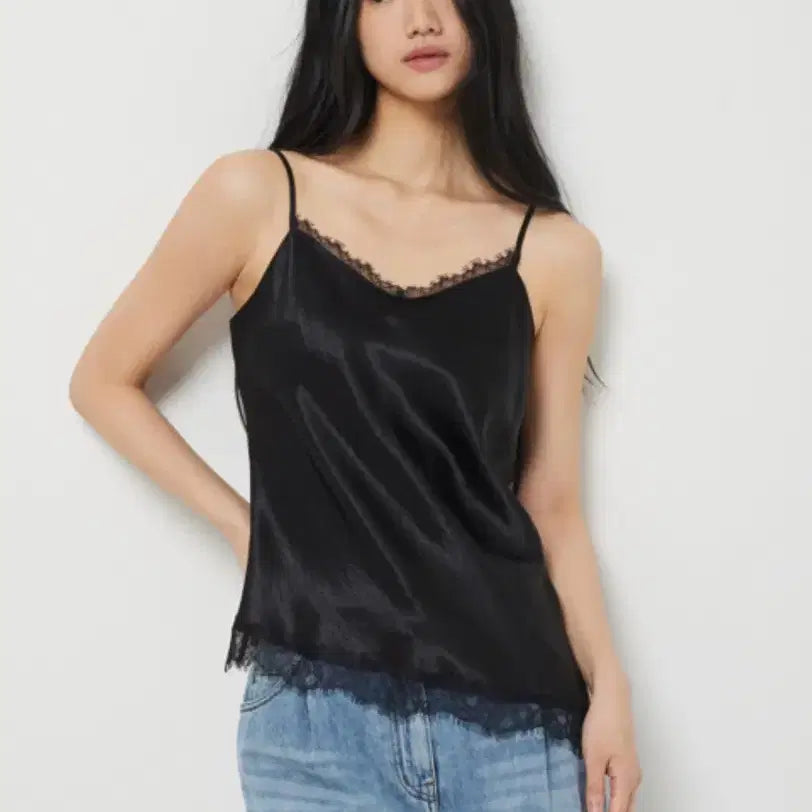 [BUNJANG] Sisley Satin Lace-Patch Sleeveless Blouse / 시슬리(새틴 레이스패치 슬리브리스 블라우스)