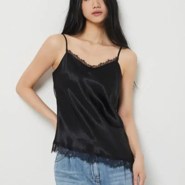 [BUNJANG] Sisley Satin Lace-Patch Sleeveless Blouse / 시슬리(새틴 레이스패치 슬리브리스 블라우스)