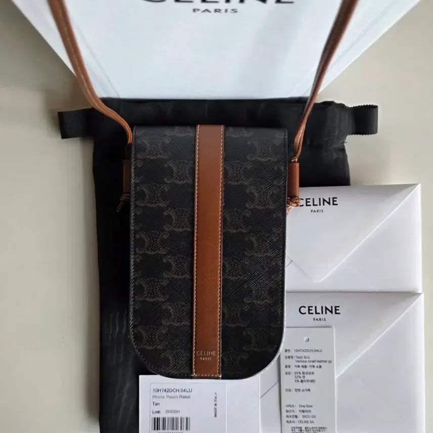 [BUNJANG] Celine Triomphe Canvas Flap Phone Pouch / [정품/S+급]셀린느 트리오페 캔버스 플랩 폰 파우치(동영상)