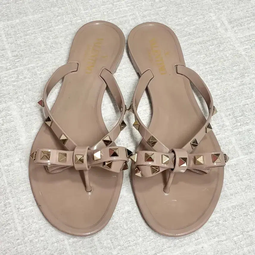 [BUNJANG] Valentino Rockstud Flip-Flop Sandals Beige 38 / 발렌티노 락스터드 플립플랍 샌들 쪼리 베이지 38