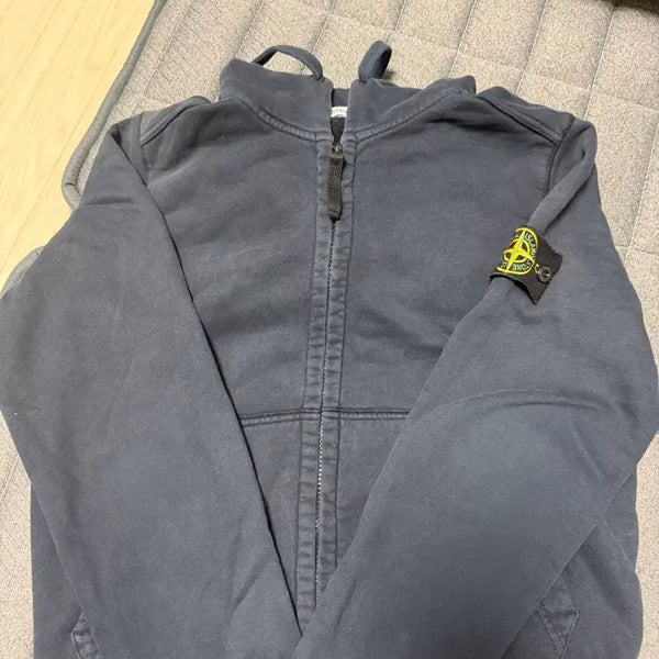 [BUNJANG] Stone Island Navy Blue Crewneck Sweatshirt / 스톤 아일랜드