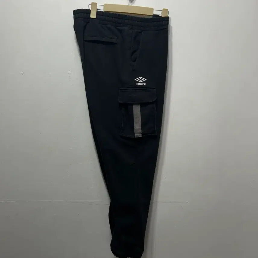 [BUNJANG] Umbro Cargo Jogger Pants Black / 엄브로 카고 조거 팬츠 블랙 90