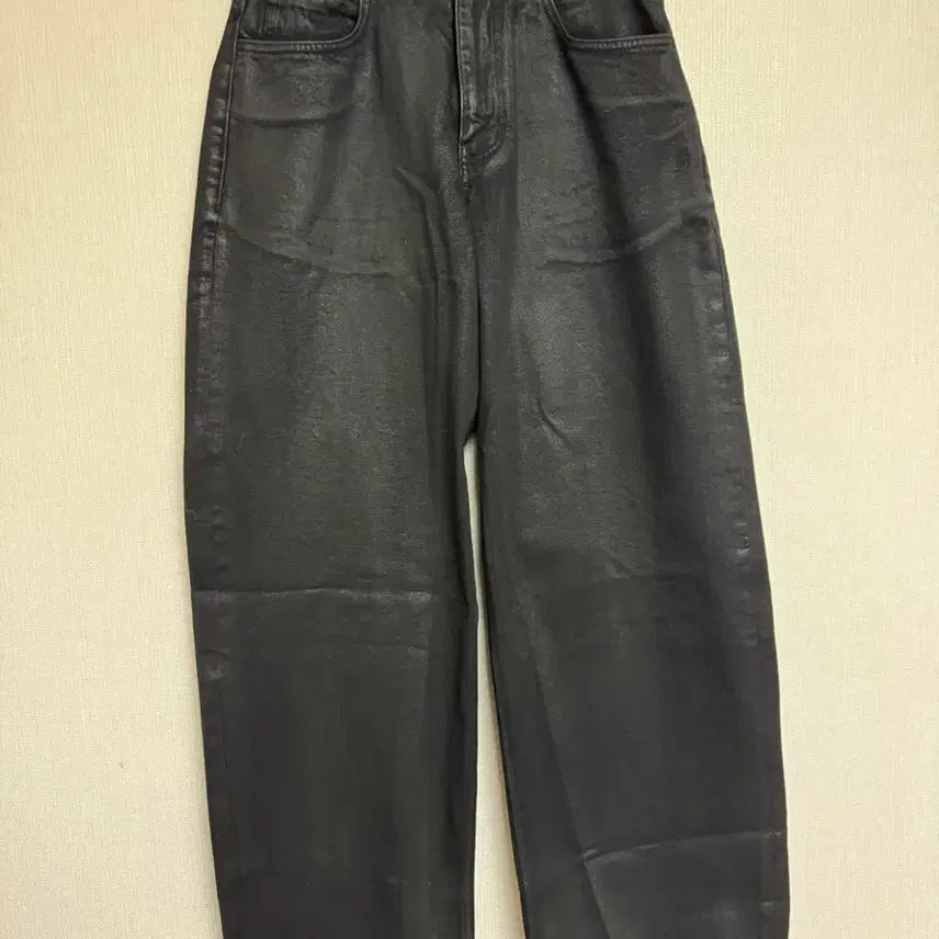 [BUNJANG] Nounou Yeon Wide Coating Denim Black 2 / 노운 우연 와이드 코팅 데님 블랙 2