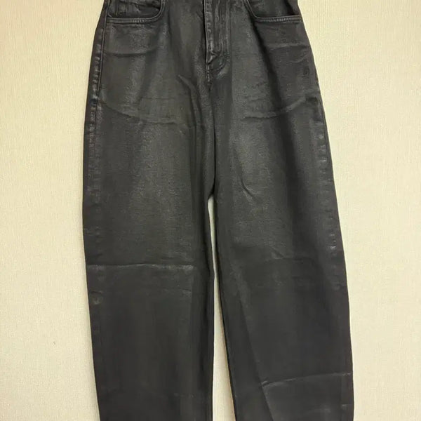 [BUNJANG] Nounou Yeon Wide Coating Denim Black 2 / 노운 우연 와이드 코팅 데님 블랙 2