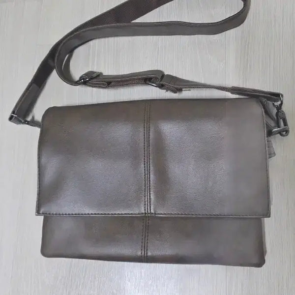 [BUNJANG] Men's Leather Crossbody Bag / 남자 가죽 크로스 가방