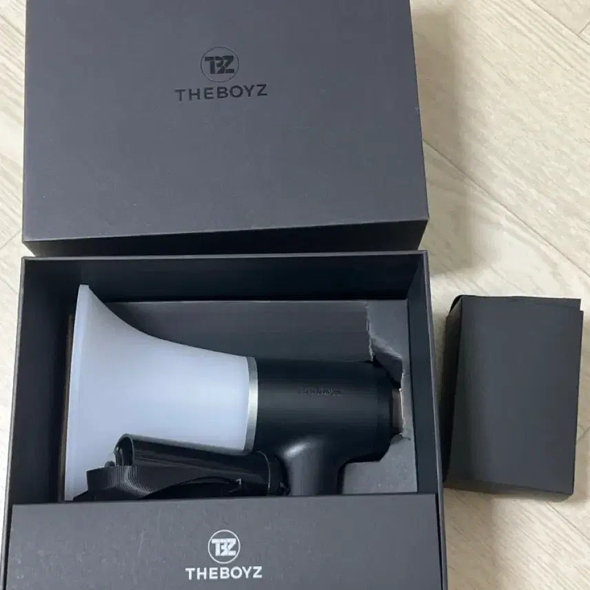[BUNJANG] The Boyz Official Lightstick 'The B Bomb' Heart Edition / 더보이즈 응원봉1 더비봉 하트성기