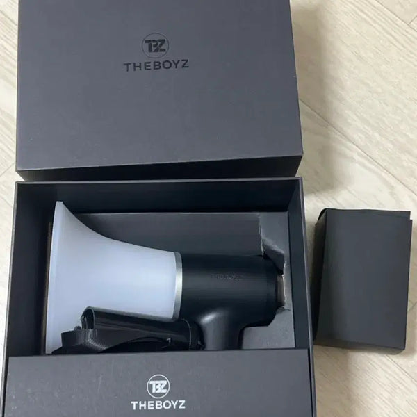 [BUNJANG] The Boyz Official Lightstick 'The B Bomb' Heart Edition / 더보이즈 응원봉1 더비봉 하트성기