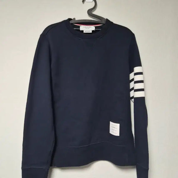 [BUNJANG] Thom Browne Signature Stripe Armband Embroidered Sweatshirt / 톰브라운 사선완장 자수 맨투맨