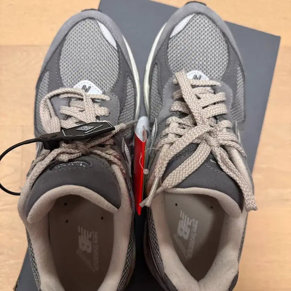 [BUNJANG] New Balance 2002R Vintage Grey M2002RNM Sneakers (245) / 뉴발란스 2002r 빈티지 그레이 245 2002rnm