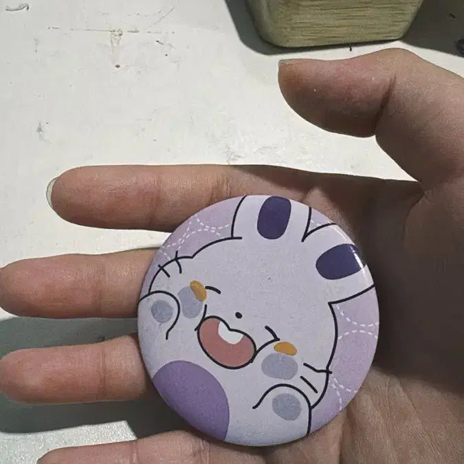 [BUNJANG] AKMU Suhyun Pixely Button Badge / 픽셀리 수현 캔뱃지
