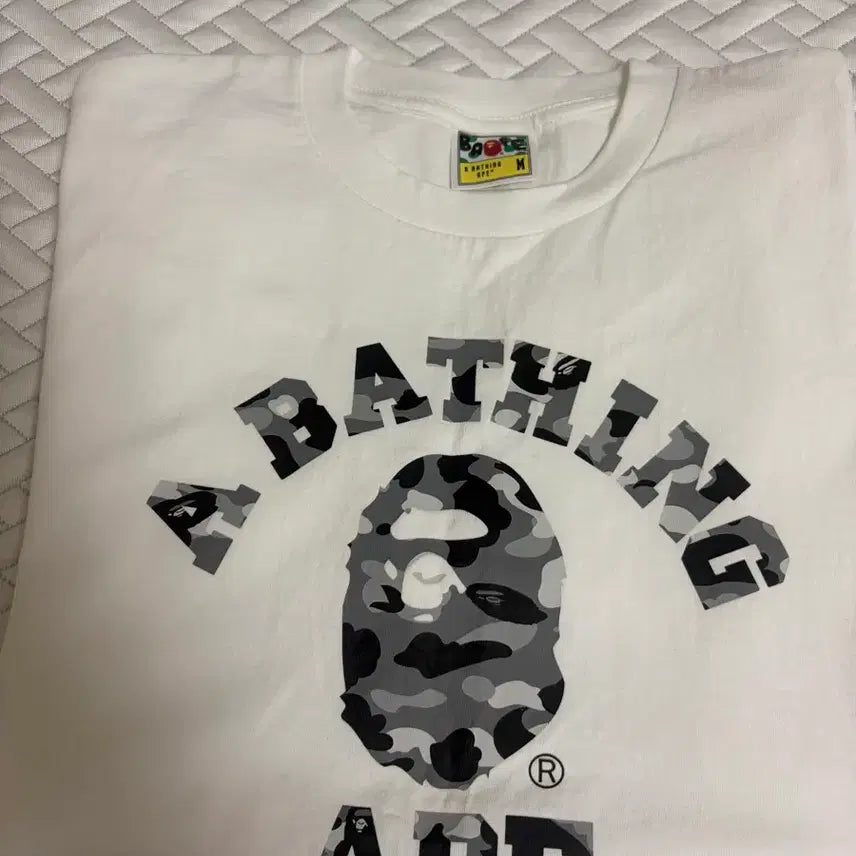[BUNJANG] BAPE First Camo College T-Shirt White/Grey / (M)베이프 퍼스트 카모 컬리지 티셔츠 화이트 그레이반팔티