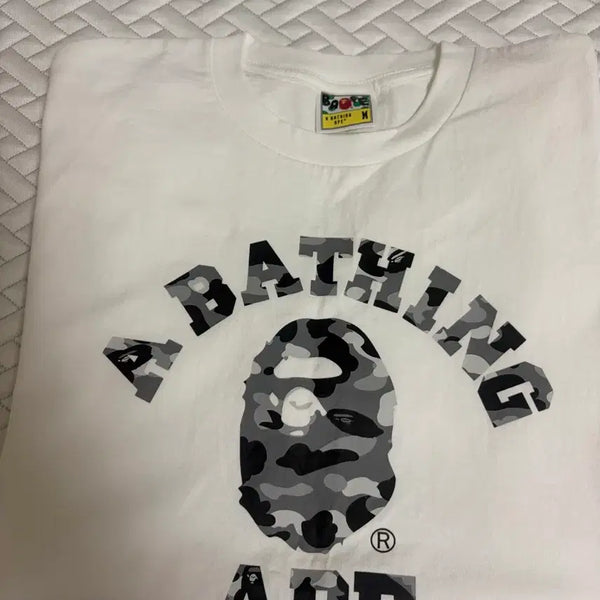 [BUNJANG] BAPE First Camo College T-Shirt White/Grey / (M)베이프 퍼스트 카모 컬리지 티셔츠 화이트 그레이반팔티