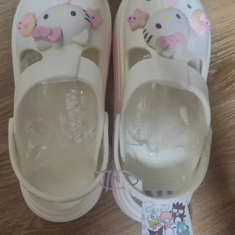 [BUNJANG] Sanrio Hello Kitty Crocs Sandals/Slippers / 산리오 캐릭터 헬로키티 크록스