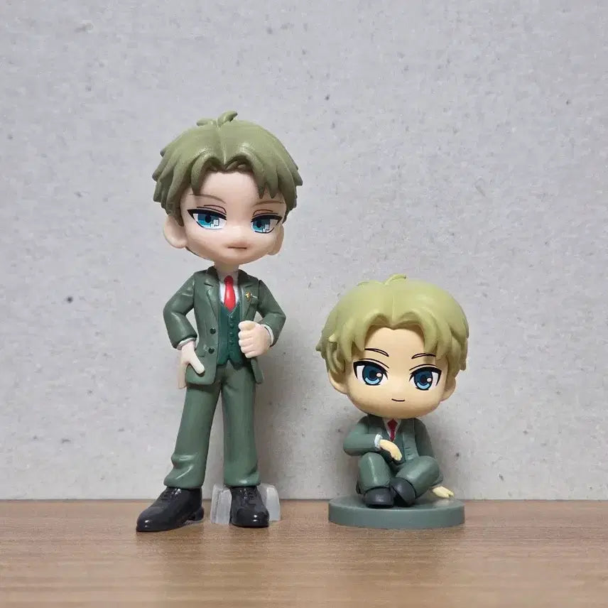 [BUNJANG] Spy x Family Loid Forger & Eaki Sitting Figure Bundle Set / (일괄) 스파이패밀리 로이드 팔버스 피규어 및 eaki 앉은 피규어