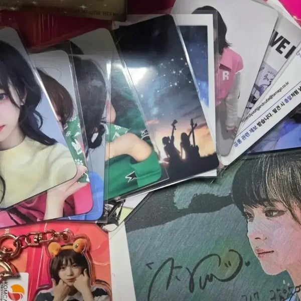[BUNJANG] QWER Chodan Magenta Hina Siyeon Merchandise Bundle / 급처) QWER 굿즈 판매합니다!