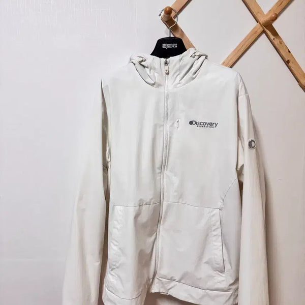 [BUNJANG] Discovery Expedition Windbreaker Cream Size 105 / 디스커버리 바람막이105팝미다