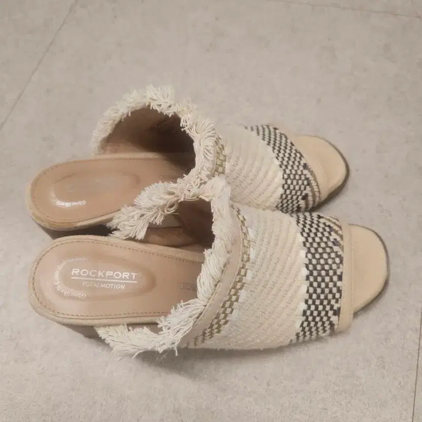 [BUNJANG] Rockport Total Motion Mule Sandals Beige / 락포트 토탈모션 뮬 샌들 베이지 235