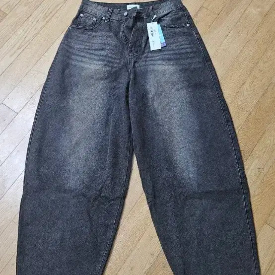 [BUNJANG] Washed Wide Balloon Fit Denim Pants Vintage Black / 벌룬핏 워싱 와이드 데님팬츠 빈티지 블랙