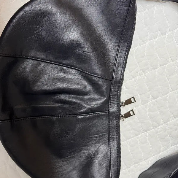 [BUNJANG] Modern Black Croissant Shoulder Bag / 모던한 블랙 크로와상 숄더백
