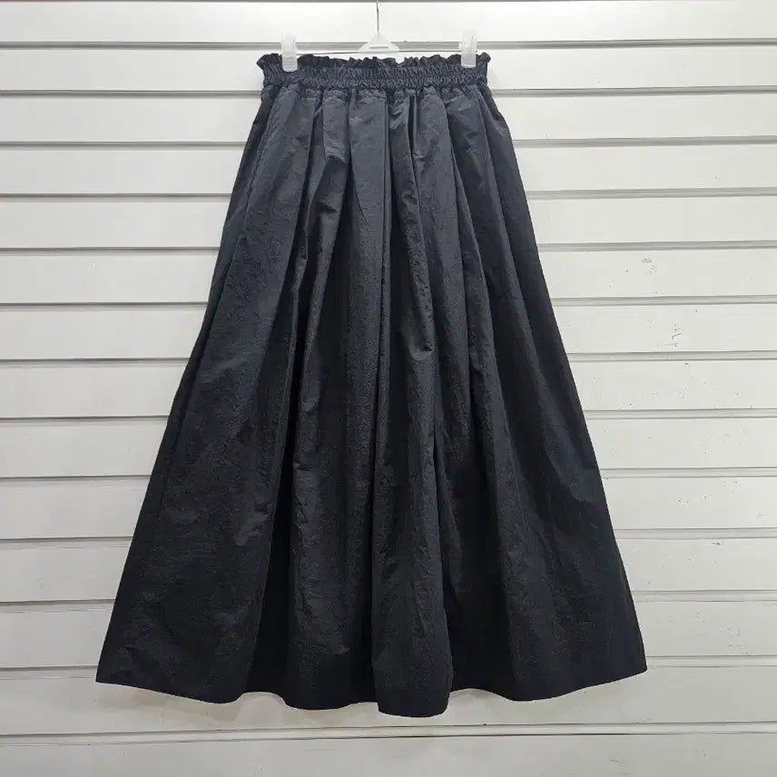 [BUNJANG] Black Windbreaker Fabric Elastic Waist Long Skirt / 블랙  바람막이원단  밴딩 롱스커트 55/보물찾기천사