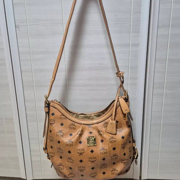 [BUNJANG] MCM Visetos Hobo Crossbody Bag / (정품) MCM 엠씨엠 비세토스 호보백 크로스백