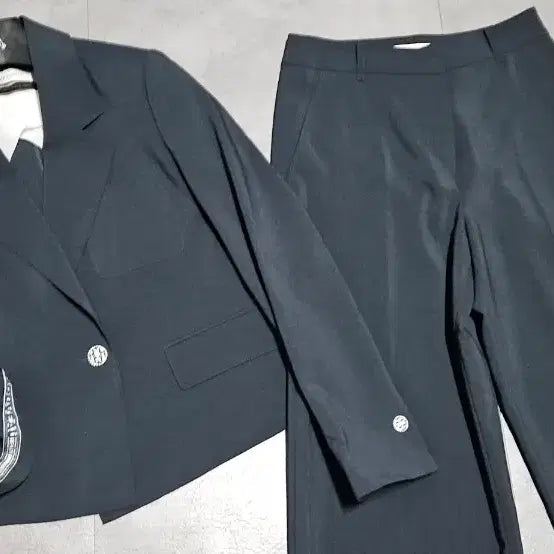 [BUNJANG] Jigotte Lettering Sleeve Jacket and Wide Slacks Setup / 지고트 레터링 소매 자켓 와이드 슬랙스 셋업