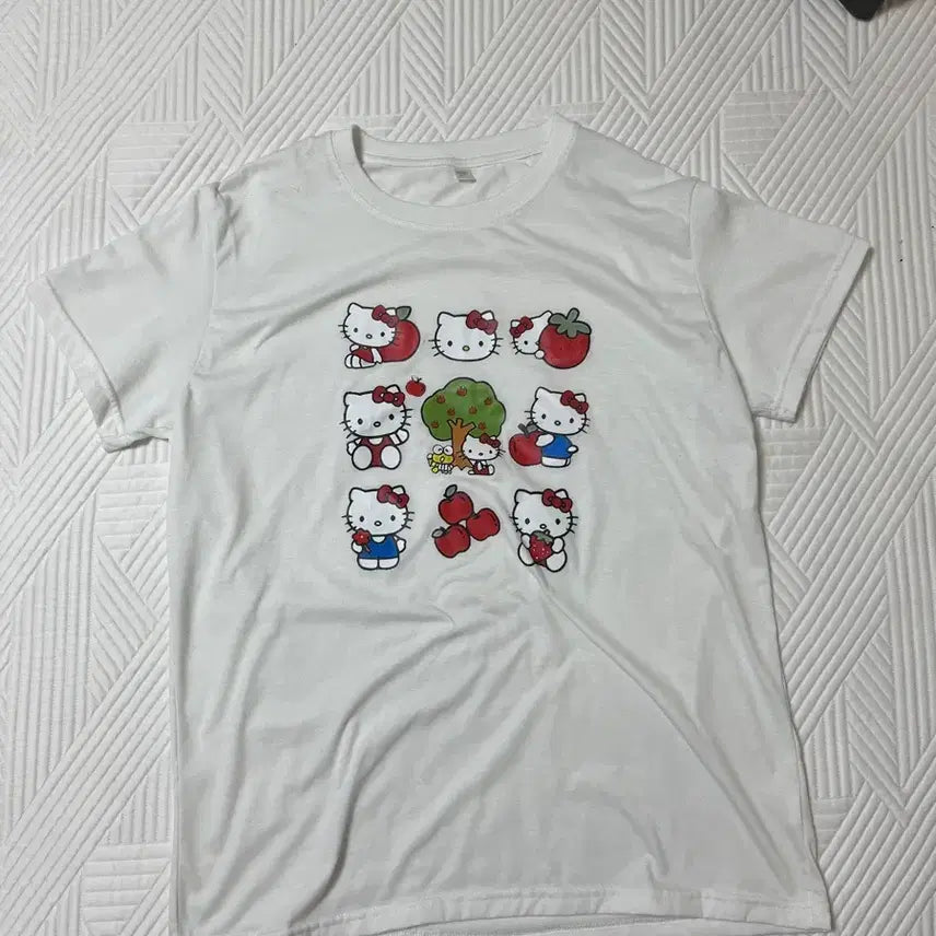 [BUNJANG] Hello Kitty Character Short-Sleeve T-Shirt White / 테무) 헬로키티 캐릭터 반팔 티셔츠 화이트