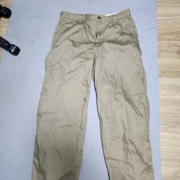 [BUNJANG] Uniqlo U Wide Fit Chino Pants - Beige, Size 82 / 유니클로 U 와이드핏 치노팬츠 82