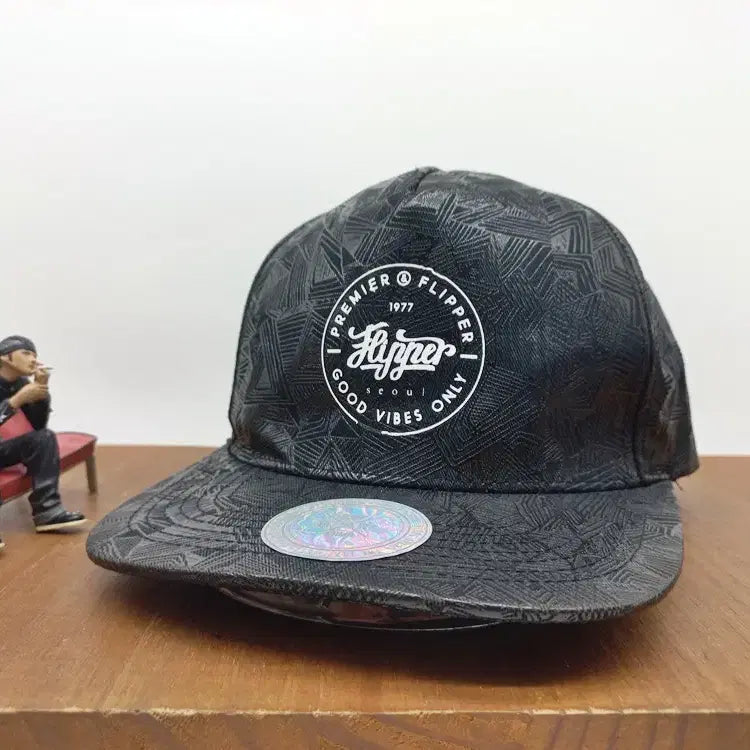 [BUNJANG] FLIPPER Geometric Pattern Circular Logo Hip Hop Snapback Black White / FLIPPER 플리퍼 기하학 패턴 원형 로고 힙합 스냅백 블랙 화이트